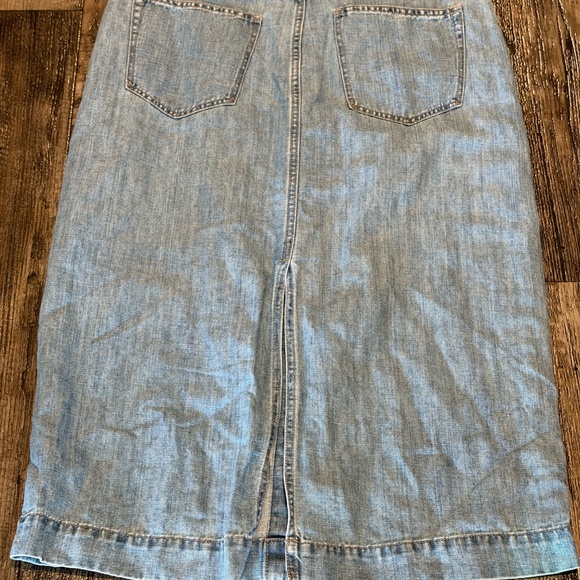 EUC, Gap Button-Front Skirt, Size 8R, Light Wash, Pics Included for Inspiration - Picture 7 of 12